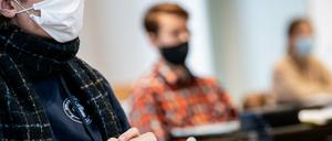 An weiterführenden Schulen startete am Montag in Brandenburg der Wechselunterricht.