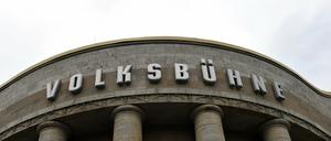 Außenansicht der Berliner Volksbühne. Interimsintendant Klaus Dörr musste nach Vorwürfen des Machtmissbrauchs gehen.