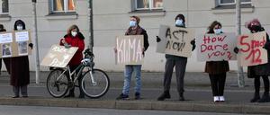 Am Aktionstag von "Fridays for Future" gab es eine Menschenkette entlang der Breiten Straße in Potsdam.