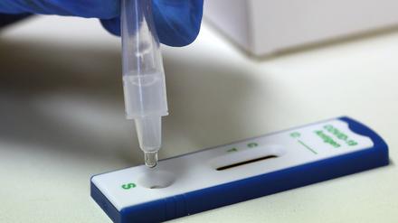 In mehreren Schulen und Kitas wurden positive Corona-Tests gemeldet.