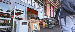 Hornbach-Baumarkt im Friedrichspark in Potsdam-Marquardt. 