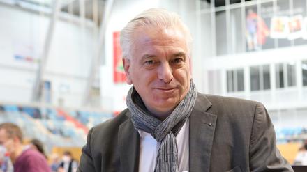 Götz Friederich muss sich gegen Kritik aus den eigenen Reihen wehren.