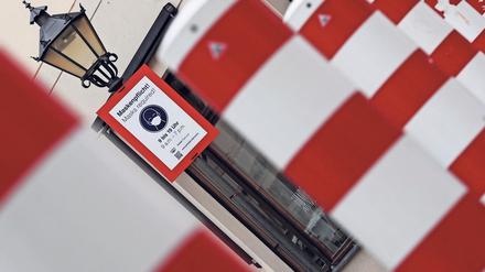 Beschränkt. In Brandenburg dürfen sich Menschen über die Osterfeiertage nachts nicht draußen aufhalten.