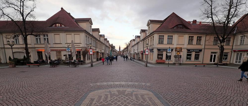Auch in der Brandenburger Straße müssen viele Geschäfte wieder dicht machen.