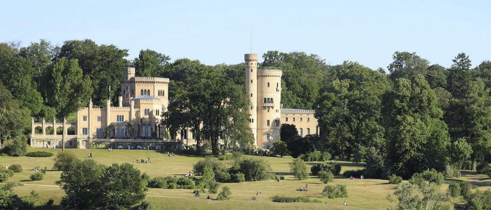 Rund um das Schloss Babelsberg wird eine Schnitzeljagd veranstaltet.