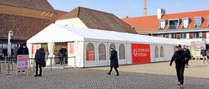 Corona Testzentrum auf dem Neuen Markt in Potsdam mit einer Kapazität von 5000 Testungen am Tag.