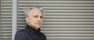 Schauspieler Michael Gerlinger sagt: Der Mensch ist Gewohnheitstier. So kommt er auch mit Krisen zurecht, trotz lückenhafter Hilfen.