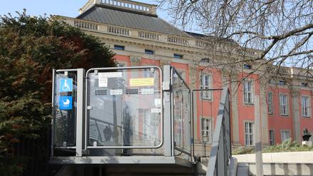 Der immer wieder defekte Lift für den barrierefreien Zugang zur Uferpromenade an der Alten Fahrt könnte bald Geschichte sein.