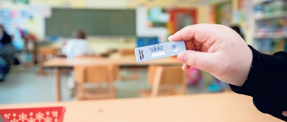 Tests in Schulen. Am Donnerstag gab es zwei neue Corona-Fälle an der Potsdamer Elite-Sportschule.