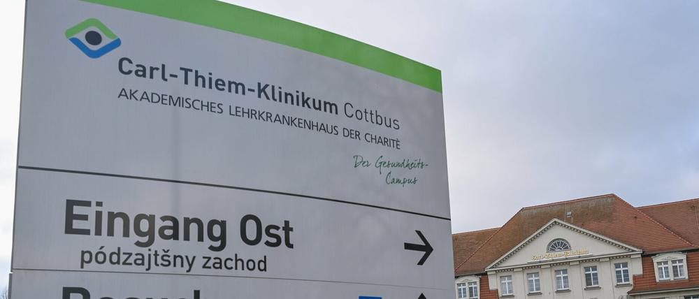 Der Eingang zum Carl-Thiem-Klinikum (CTK) in Cottbus.