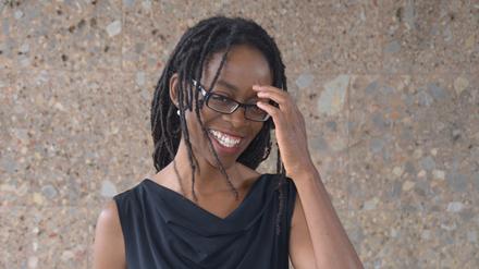 Die Ingeborg-Bachmann-Preisträgerin Sharon Dodua Otoo 2021 ihren Debütroman „Adas Raum“ vorgelegt.
