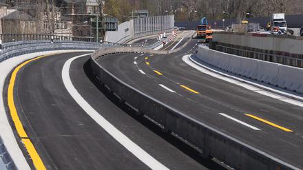 Der erste Teil der Nuthestraßen-Hochbrücke ist seit Mittwochmittag freigegeben.