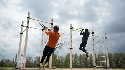 Sport im Freien zu zweit ist erlaubt, in die Halle dürfen nur Profisportler. 