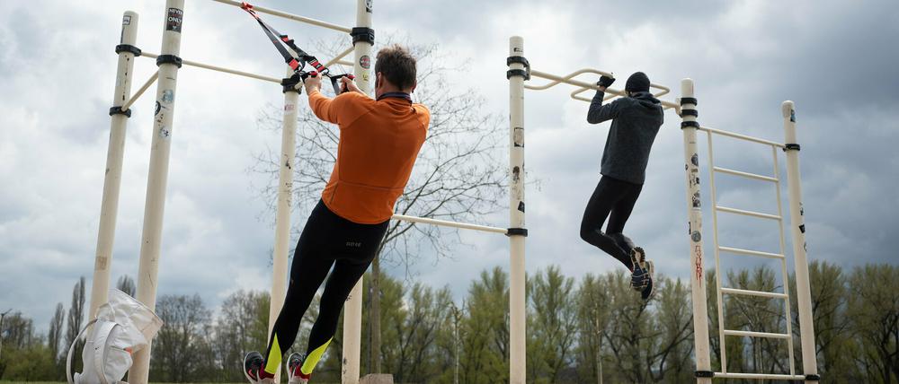 Sport im Freien zu zweit ist erlaubt, in die Halle dürfen nur Profisportler.