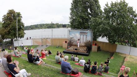 "Jetzt sind wir dran", so hieß im August 2020 die Open-Air-Eröffnung des Hans Otto Theaters. Das wäre im momentan nicht erlaubt.