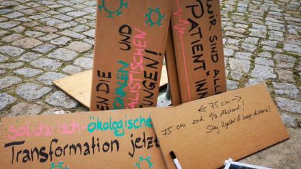 Die Initiative setzt sich unter anderem für Umverteilung von Reichtum und die Vergesellschaftung von Krankenhäusern ein.
