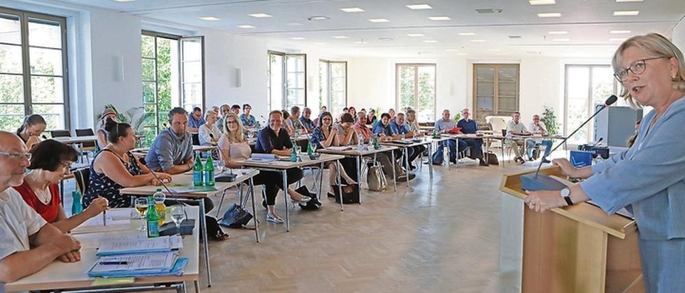 Zwar sitzt man auch in Werder nicht mehr so eng wie 2019. Doch Präsenztreffen gibt es weiter.