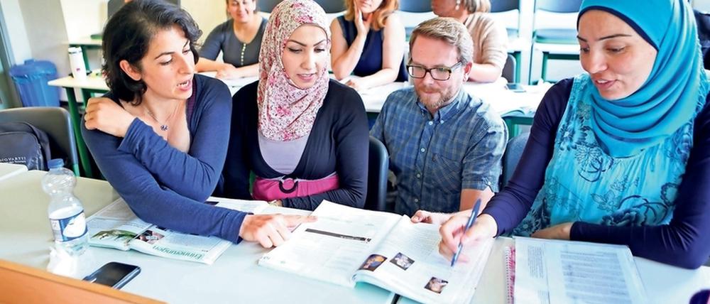 Geflüchtete Lehrer:innen werden im Programm „Refugee Teachers“ seit 2016 an der Uni Potsdam für märkische Klassen fit gemacht.