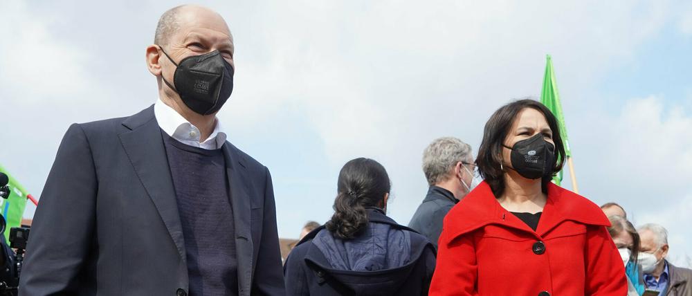 Olaf Scholz (SPD) und Annalena Baerbock (Grüne) kamen zu einer Kundgebung des DGB.
