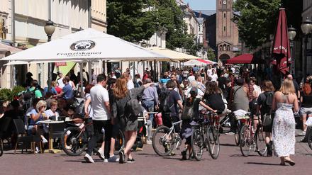 Wie im Juni 2020: Bei Geimpften und Genesenen sollen Kontakt- und Ausgangsbeschränkungen wegfallen.