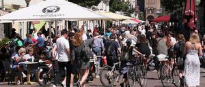 Wie im Juni 2020: Bei Geimpften und Genesenen sollen Kontakt- und Ausgangsbeschränkungen wegfallen.