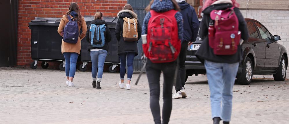 Potsdamer Schüler auf dem Weg zum Unterricht