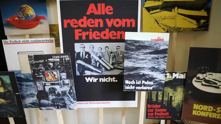 Das ehemalige Gefängnis der Staatssicherheit zeigt vom 4. Mai bis zum 6. August politische Plakate von Klaus Staeck.