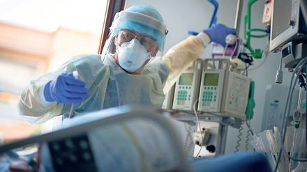 Im Pflegebereich herrscht Personalmangel, das Klinikum will dagegen vorgehen.