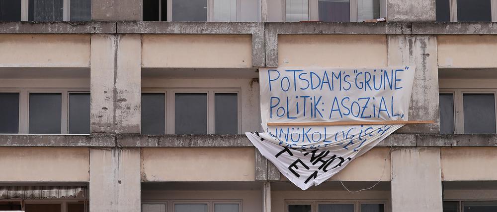 Protestplakat gegen den Abriss am Staudenhof.