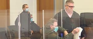 Urteil: lebenslänglich? Wolfgang L. (vorn)  steht wegen Mordes vor Gericht.
