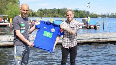 Isabel Kerschowski mit Turbine-Trainer Sofian Chahed.