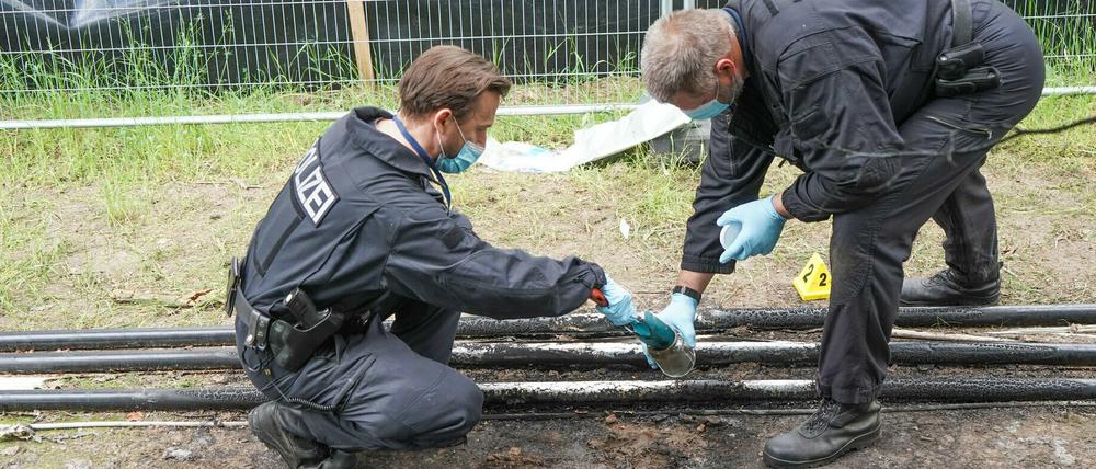 Ermittler sicherten in der Nähe der Tesla-Baustelle Spuren.