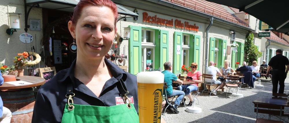 Im Restaurant "Hiemke" in Babelsberg begrüßte Mitinhaberin Stefanie Zander die Gäste.