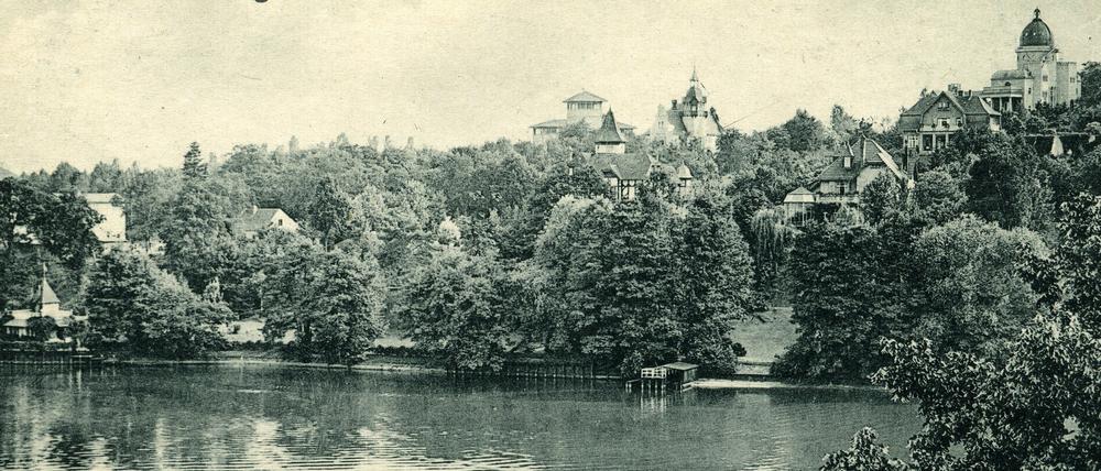 Blick vom Griebnitzsee auf die Karl-Marx-Straße und Spitzweggasse um 1920.