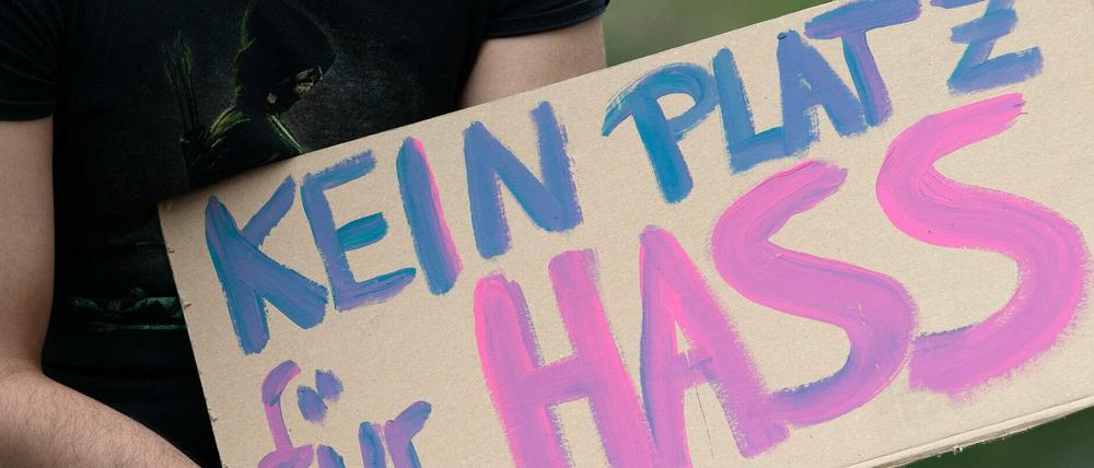 Brandenburg will stärker gegen Hasskriminalität vorgehen.