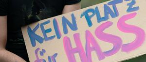 Brandenburg will stärker gegen Hasskriminalität vorgehen.