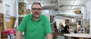 Tischlerei John, Babelsberg. Am 1. Juni 2021 begeht Tischlermeister Matthias John das 75. Firmenjubiläum seiner Tischlerei, welche seit drei Generationen ihren Standort in Potsdam Babelsberg am Alt Nowawes hat.