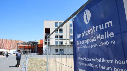 Das Zentrum in der Metropolishalle wird mit drei Impfstraßen weiterbetrieben.