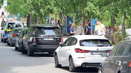 In Groß Glienicke ging die Stadt gegen Falschparker an der dortigen Badewiese vor.
