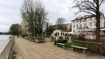 Von der Havel aus: Blick in das Wohngebiet am Kiewitt