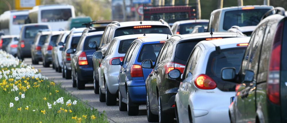 Auch die Lockerungen sorgen dafür, dass wieder viele Autos unterwegs sind (Symbolbild).