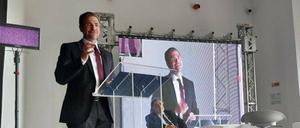 Potsdams Oberbürgermeister Mike Schubert während seiner Rede in Palermo. 