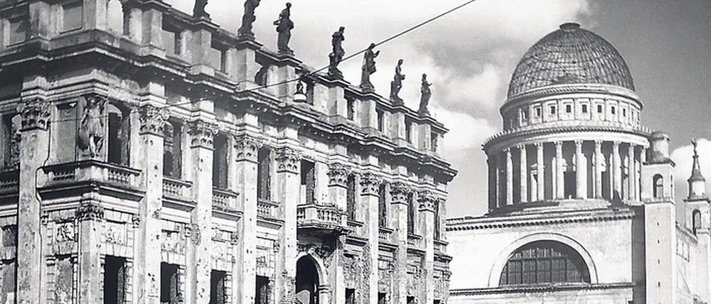 Arwid Lagenpusch hielt den Plögerschen Gasthof auf dem Foto fest, bevor er 1958 abgerissen wurde. 