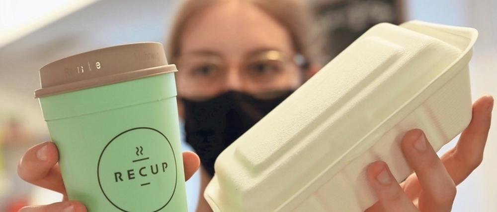 Das Café Midi im Treffpunkt Freizeit nutzt Pfandbecher und Einweggeschirr aus Papier oder Bambus.