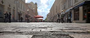 In der Brandenburger Straße soll der "Boulevard des Films" entstehen - Granitplatten sollen an 50 Filme "made in Potsdam" erinnern.