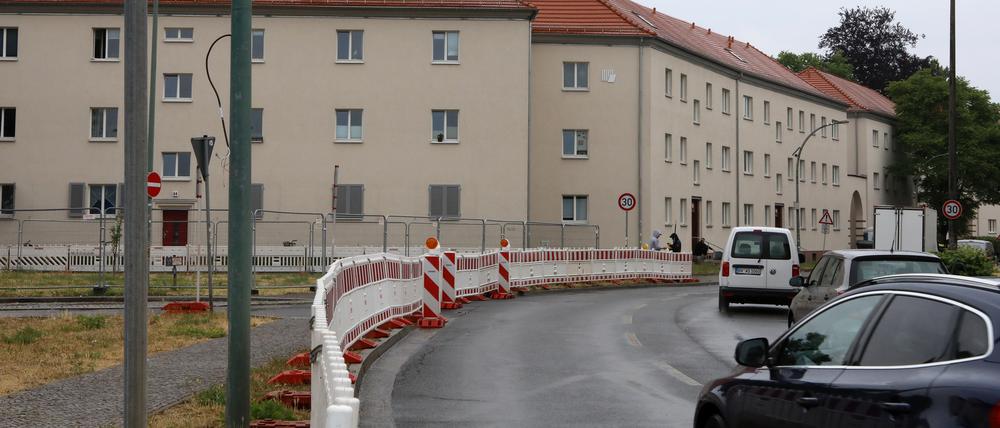 Die ersten Verkehrseinschränkungen an der Behlertstraße gibt es schon, am 15. Juli folgt die Vollsperrung.