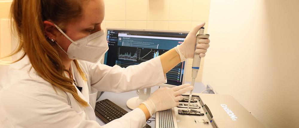 Das Bergmann-Klinikum sequenziert jede positive Neuinfektion, um Mutationen zu benennen.