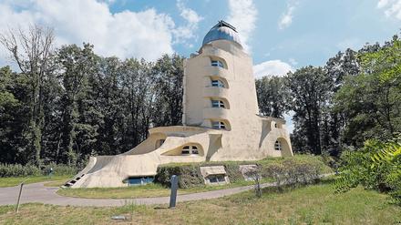 Der Einsteinturm, ein 1920 bis 1922 nach Plänen von Erich Mendelsohn gebautes Observatorium auf dem Telegrafenberg.