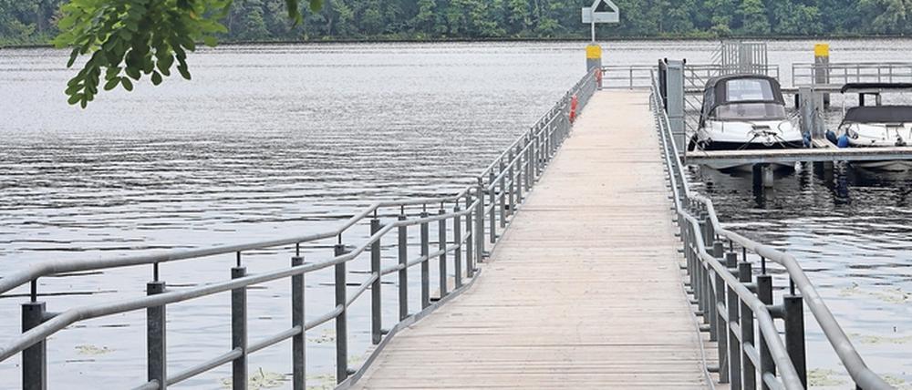 Der neue Steg des Quartiers Jungfernsee Belvederes liegt direkt am Uferweg, der bis in den Neuen Garten führt.
