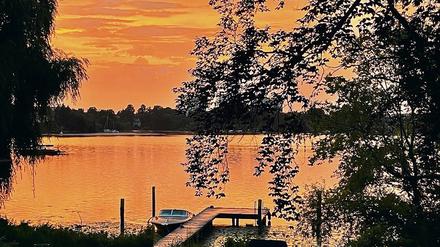 Den Sonnenuntergang genießt Archibald Horlitz direkt vom Steg vor seinem Haus aus.